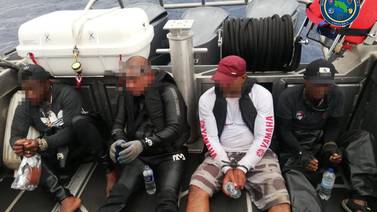 Detienen a cuatro sospechosos de transportar 1.441 paquetes de cocaína en lancha rápida 