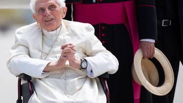 El papa Francisco dio su último adiós a Benedicto XVI