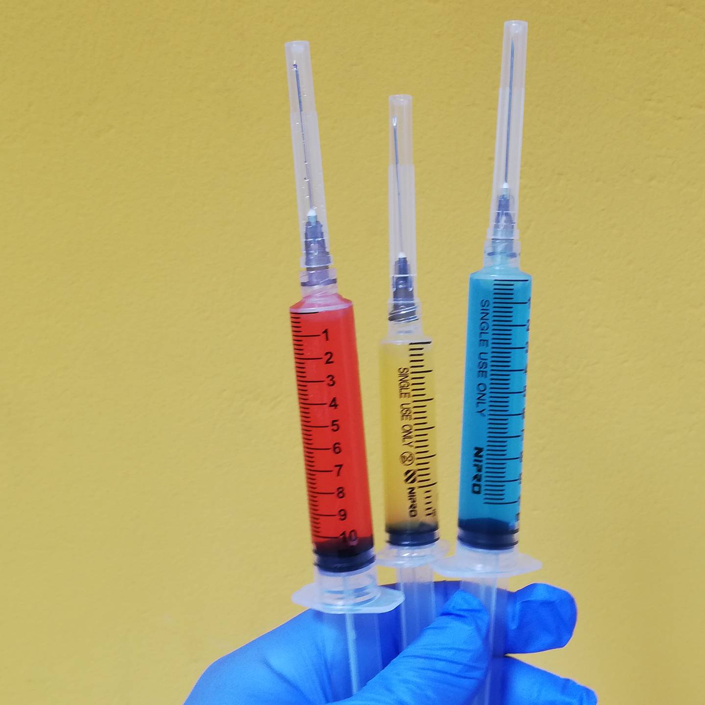 Costa Rica tiró a la basura 9.626 dosis de la vacuna contra el covid-19 porque, de acuerdo a las recomendaciones de Pfizer y Biontech, se estaba usando una aguja muy gruesa.