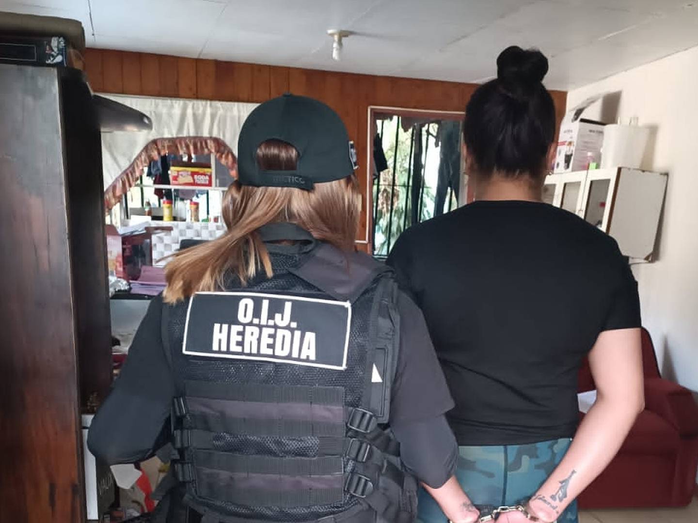 La mujer fue detenida en Alajuelita.