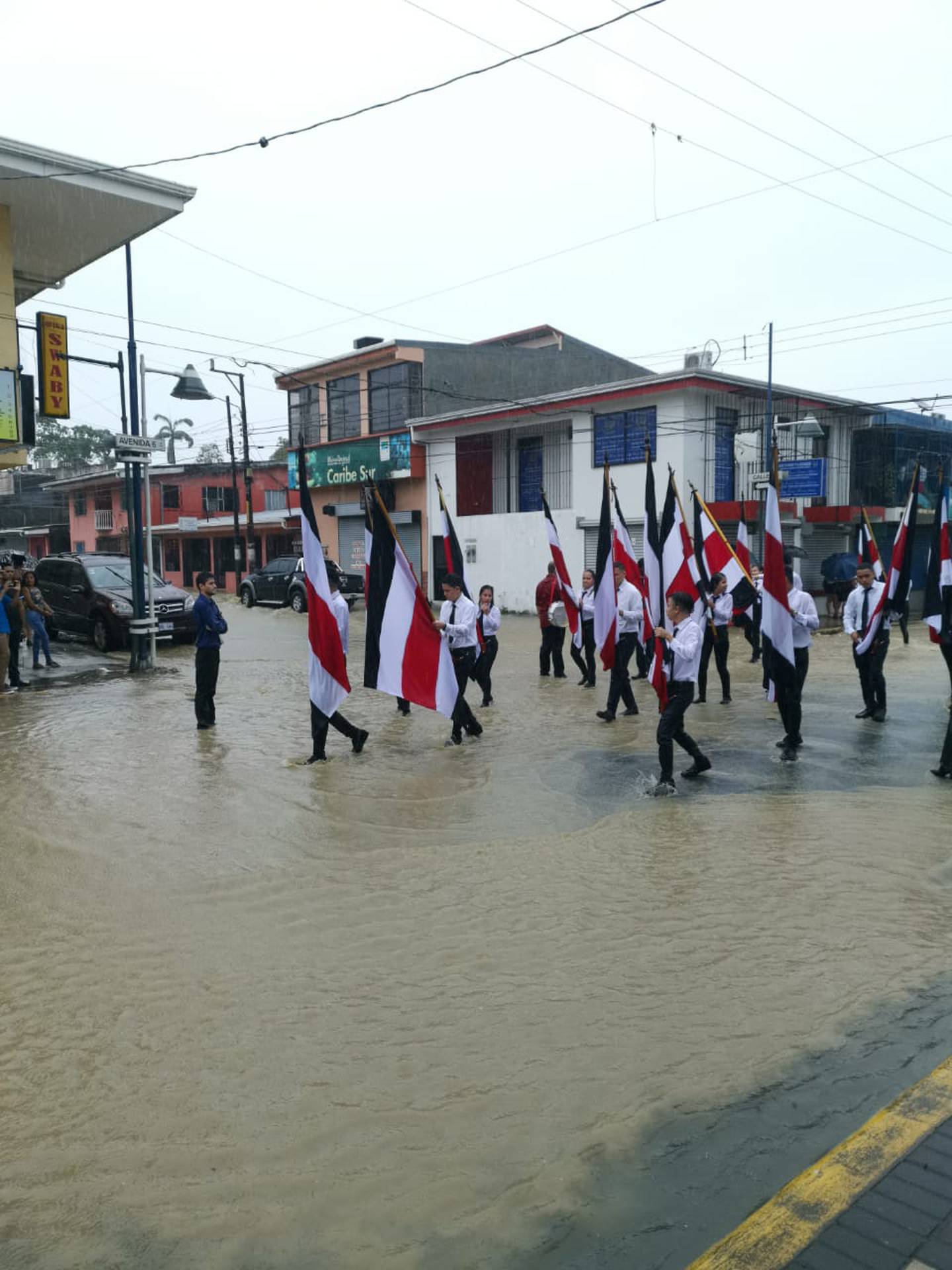 Desfiles del 15 de setiembre del 3019, en Limón ni el agua apagó el fervor patrio