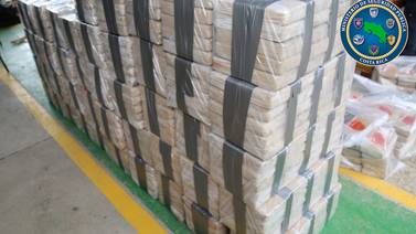 Guardacostas ticos y colombianos detuvieron a tres hombres con 1.410 kilos de coca