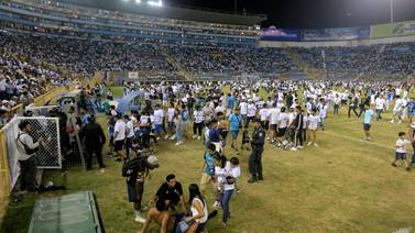 Se toma drástica medida con campeonato salvadoreño debido a tragedia en estadio Cuscatlán