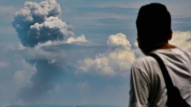 Vulcanólogo tico descarta erupciones en cadena por actividad del Krakatoa en Indonesia