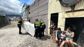 Policía Municipal concluye desalojo y destrucción  de precario construido en terrenos públicos 