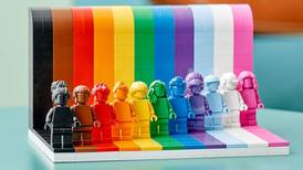 Lego lanza set con la bandera LGTBI para conmemorar el mes del Orgullo Gay