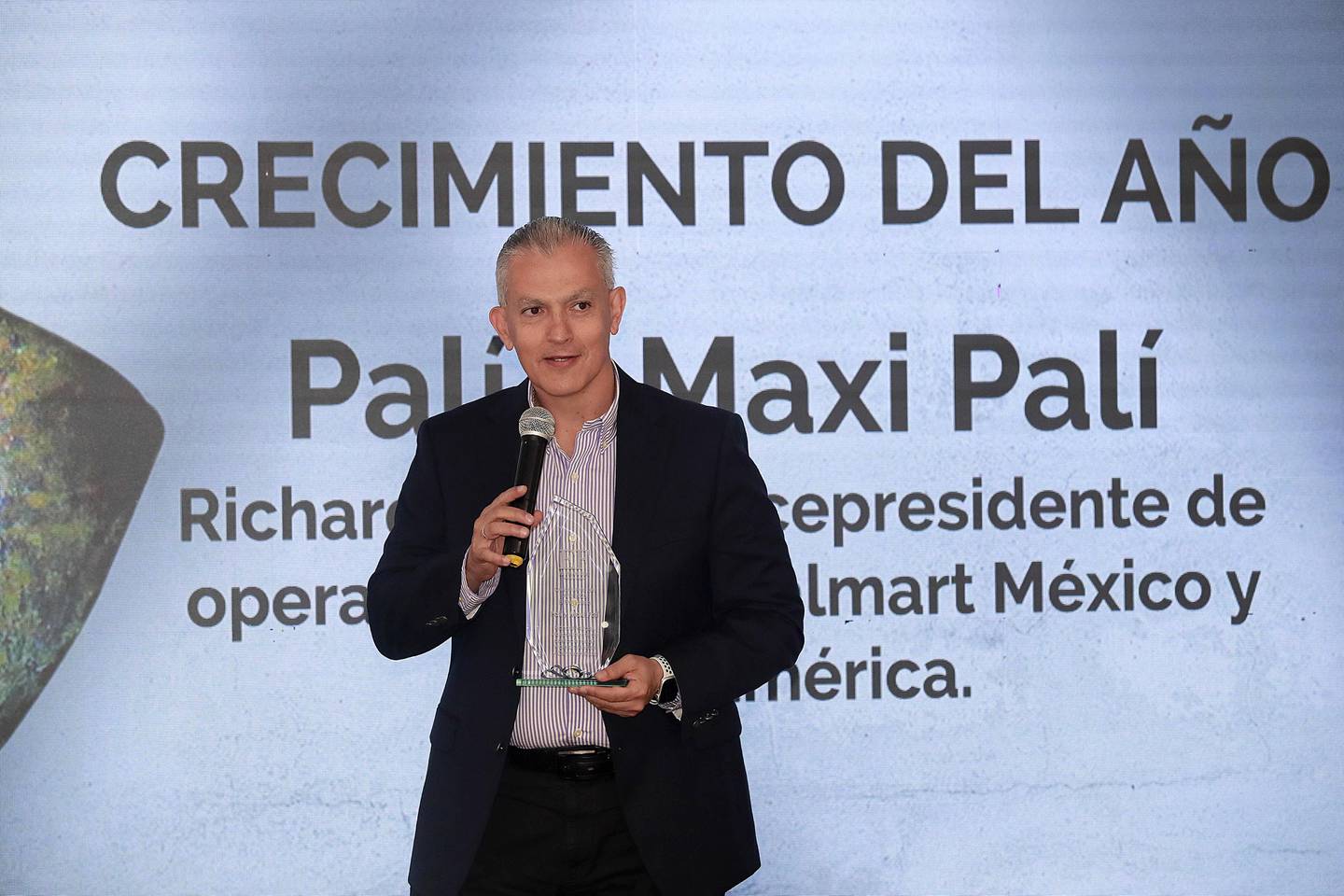 Richard Vargas, vice presidente de Operaciones · Walmart de México y Centroamérica, recibió el premio en la categoría Crecimiento del Año.