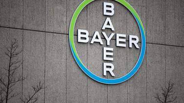 Bayer se ahoga en demandas por glifosato, herbicida que causaría cáncer