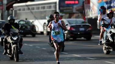 Chapín que ganó la media maratón de San Juan, nunca se había montado en un avión
