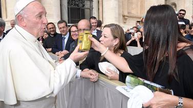 Papa Francisco "empachado" con café tico