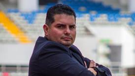 Periodista deportivo sale en defensa de Manuel Solano