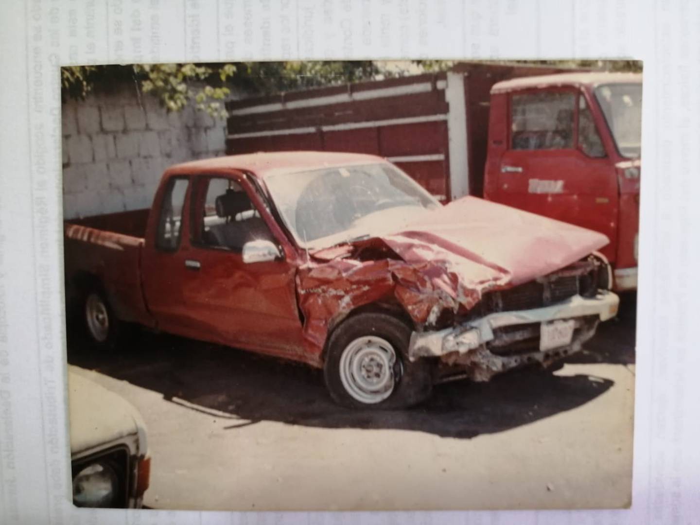 Édgar Cartín Rivera, El Galán, sufrió un accidente de tránsito en 1986, en el cruce de la  muerte en Taras de Cartago. En la foto lo acompaña Óscar Siles (derecha)