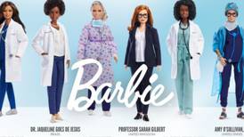 Fabrican Barbie en homenaje de la cocreadora de la vacuna AstraZeneca