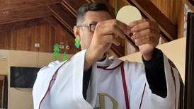 “Falso sacerdote” celebra misas, bautizos y hasta matrimonios en casas