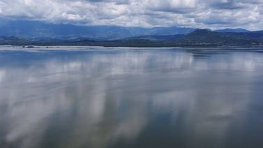 Cambio climático volvería café-verdoso los lagos azules del planeta