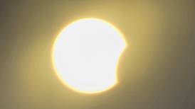 Eclipse de sol: Ticos en Estados Unidos ya nos mandaron la primera foto del fenómeno