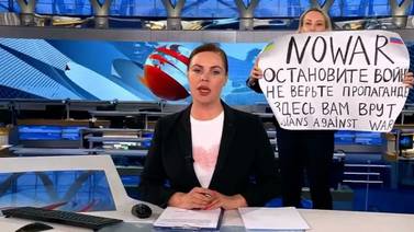 La historia de la periodista rusa que se rebeló: “Es la guerra de Putin, no del pueblo ruso”