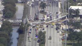 Puente peatonal colapsó en Miami y hay personas atrapadas