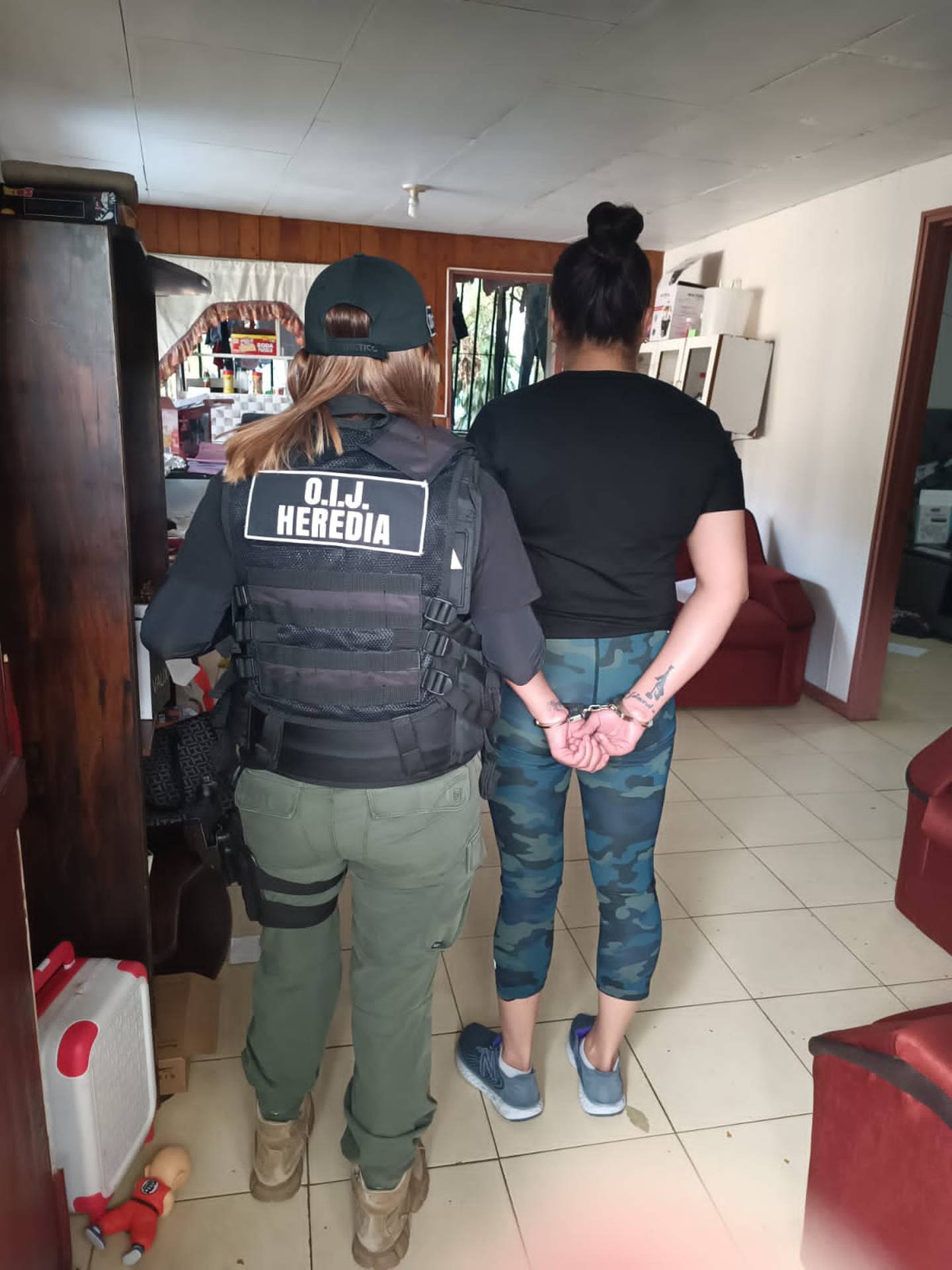 La mujer fue detenida en Alajuelita.