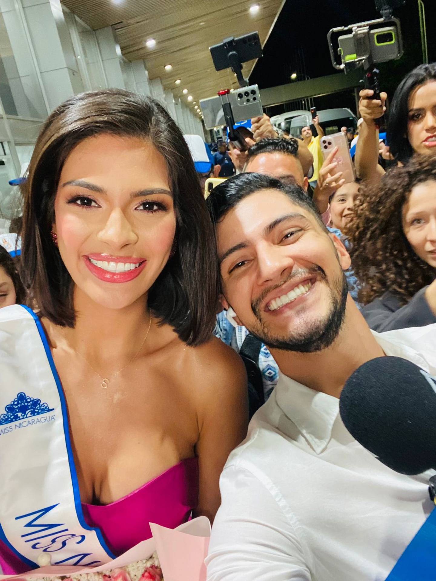 Roberto Martínez es periodista, nació en Nicaragua y se reencontró con Miss Universo Sheynnis Palacios el martes anterior en Costa Rica.