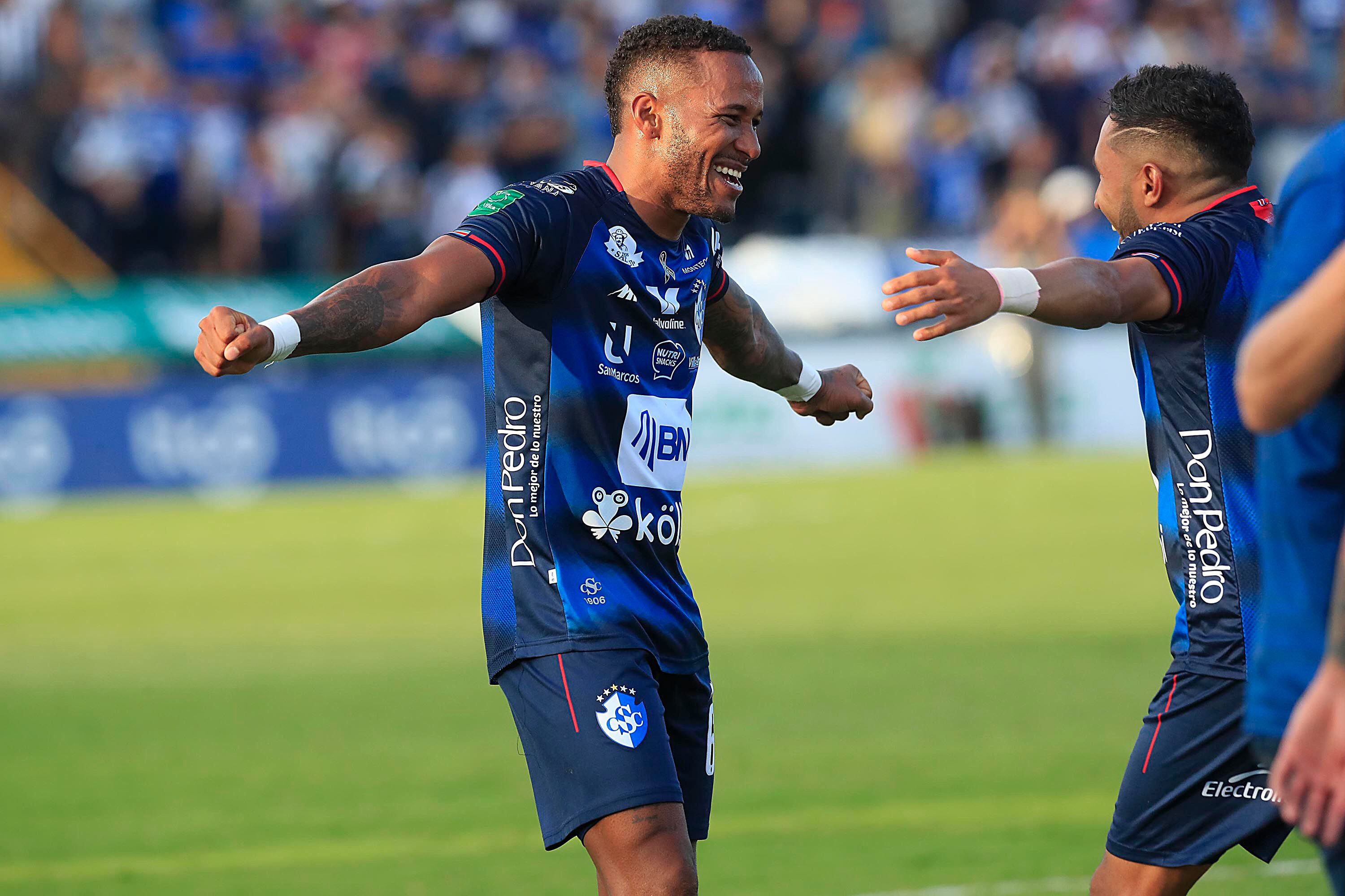 El jugador del Cartaginés, Jeikel Venegas, ya entró en modo Navidad con  algo que muchos ticos hacen | La Teja