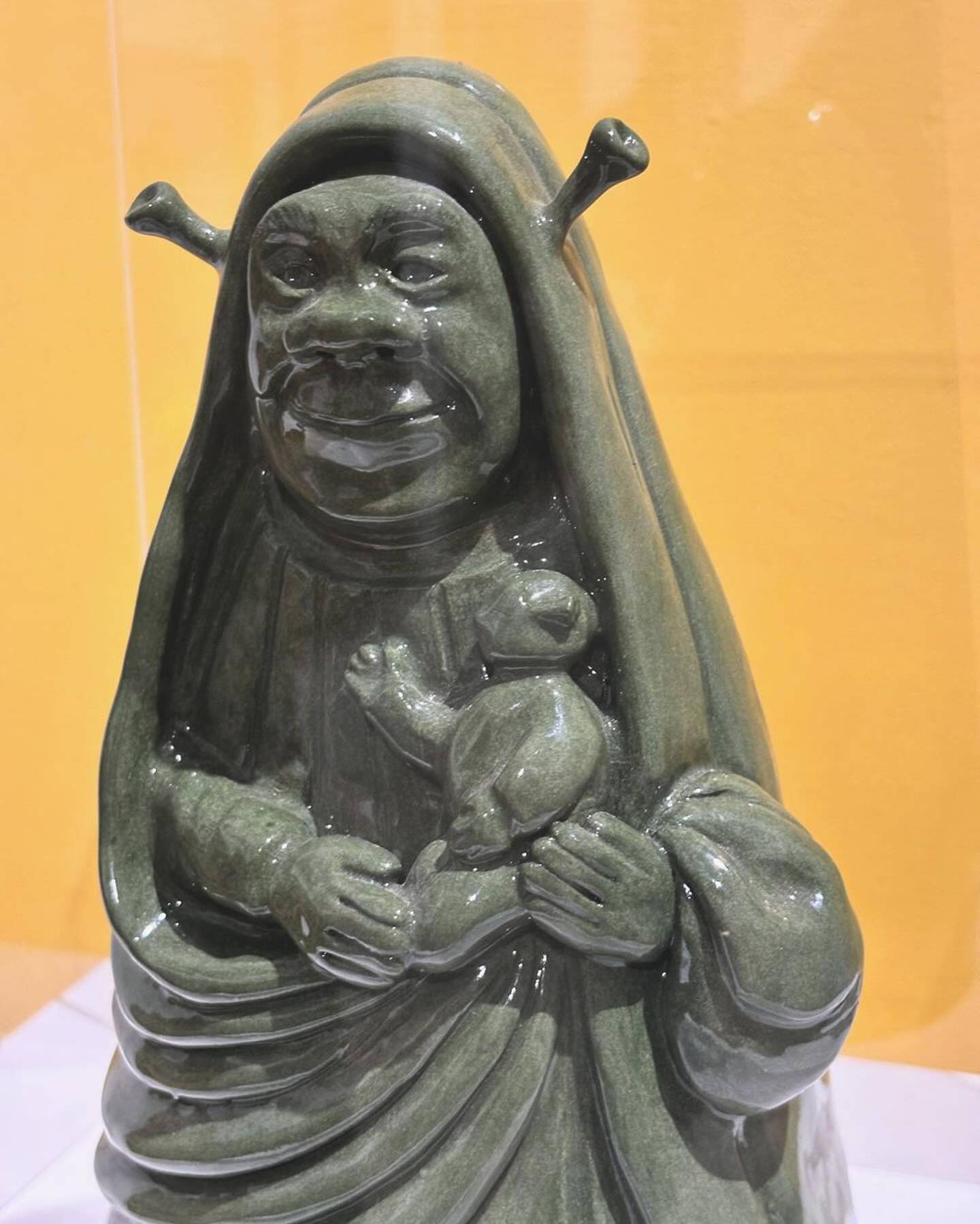 Una imagen de la Virgen de los Ángeles con el rostro de Shrek generó todo un polvorín.