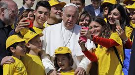 Papa Francisco obliga a la iglesia católica del mundo a denunciar legalmente los abusos sexuales