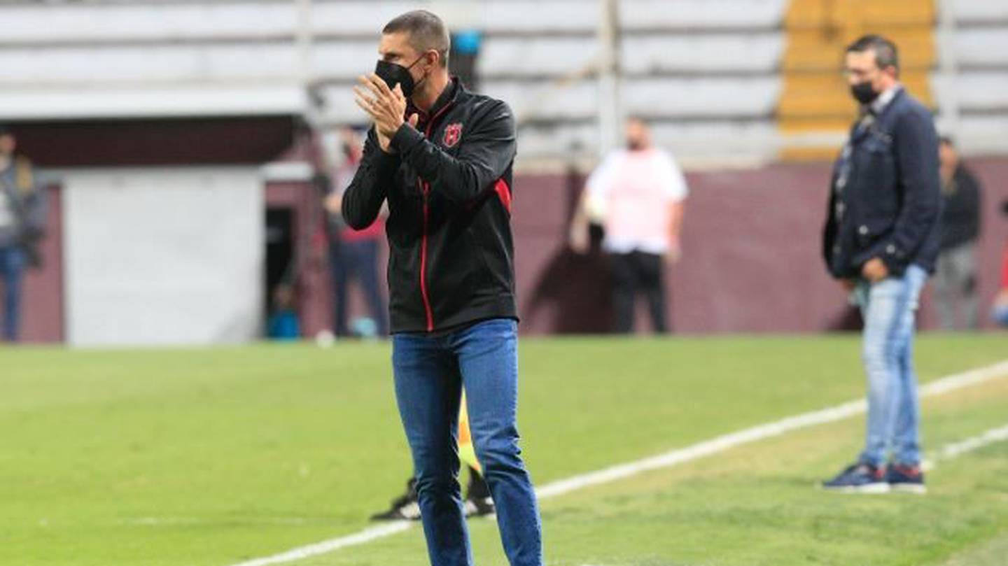 El técnico Albert Rudé reconoció que el juego de mañana será diferente a los de la final que enfrentó con los morados. Rafael Pacheco.