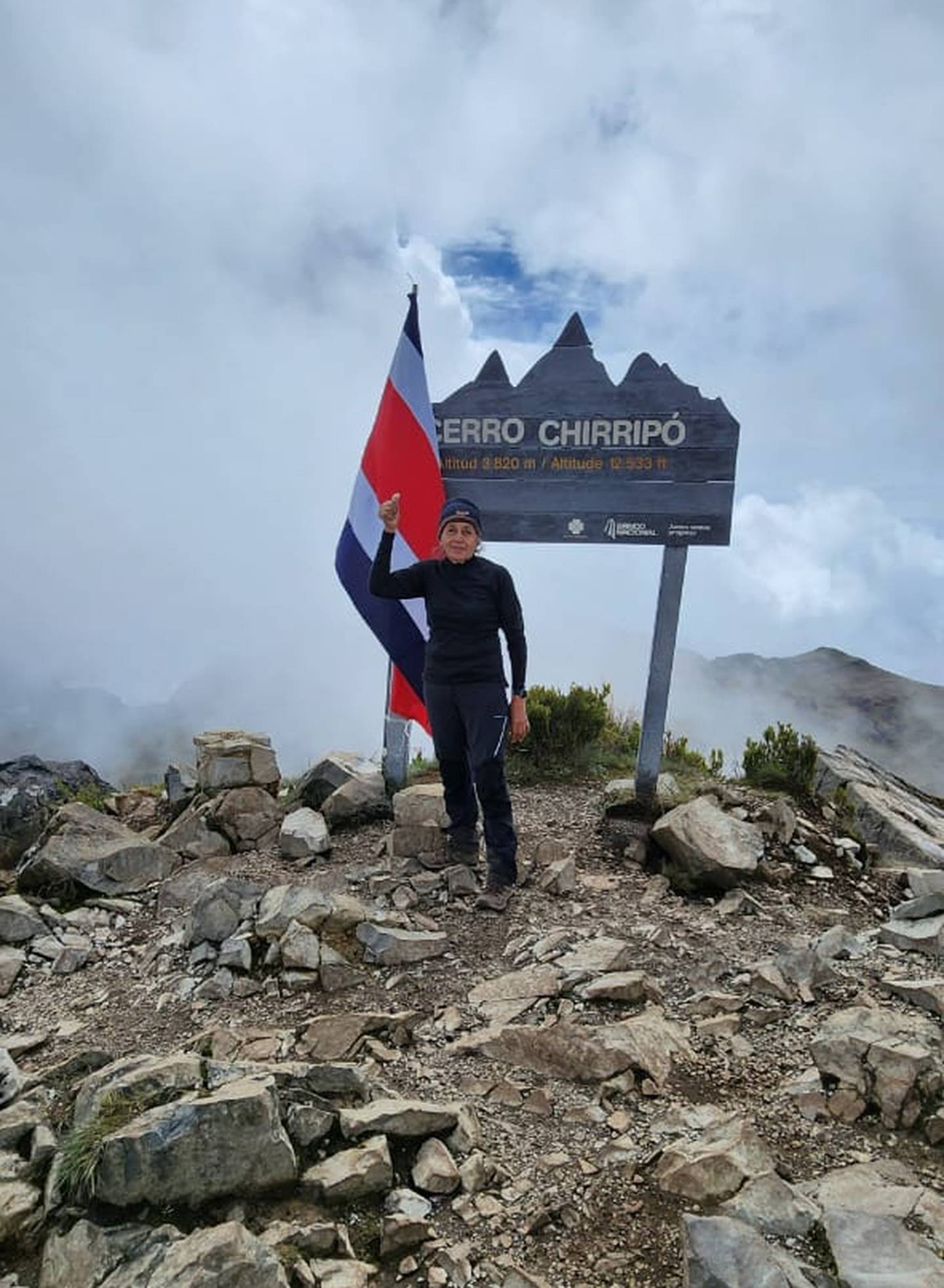 A sus 76 años, doña Alba Gómez llegó a la cima del Cerro Chirripó. Cortesía.