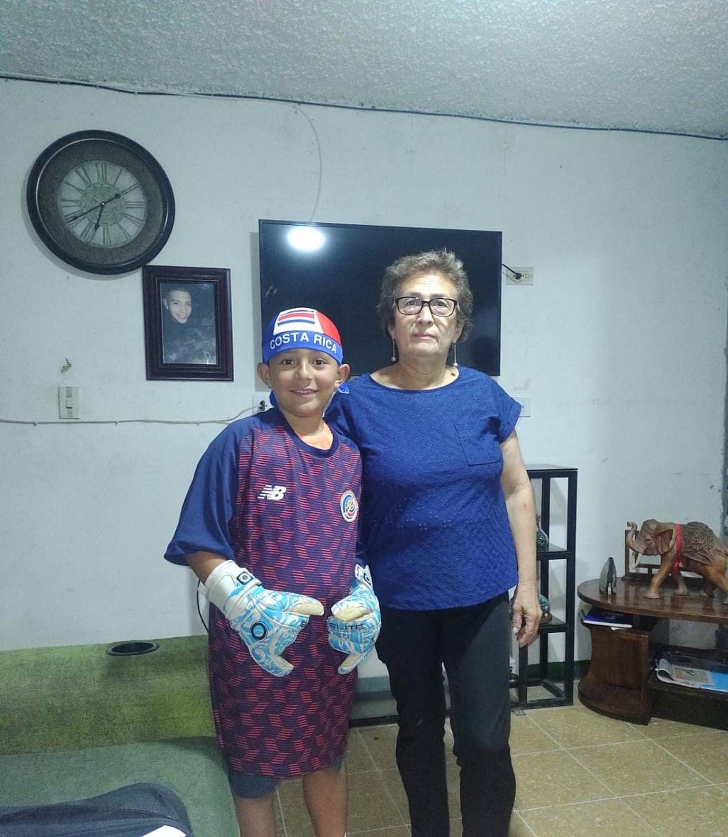 Aarón Vargas y su abuelita Eida Hidalgo. Cortesía.