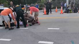 Un muerto en desfile del orgullo LGBTQ en Florida por atropello de camioneta