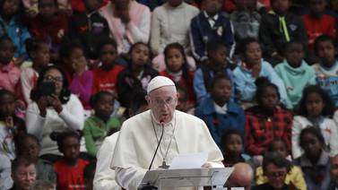 Papa promueve a mujeres en la Iglesia sin abrir puerta al sacerdocio