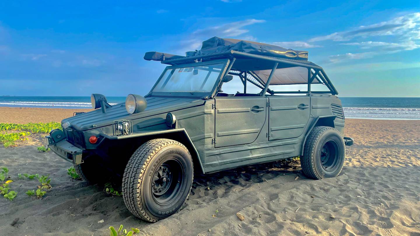 El Volkswagen Safari muestra que la playa le sienta muy bien.