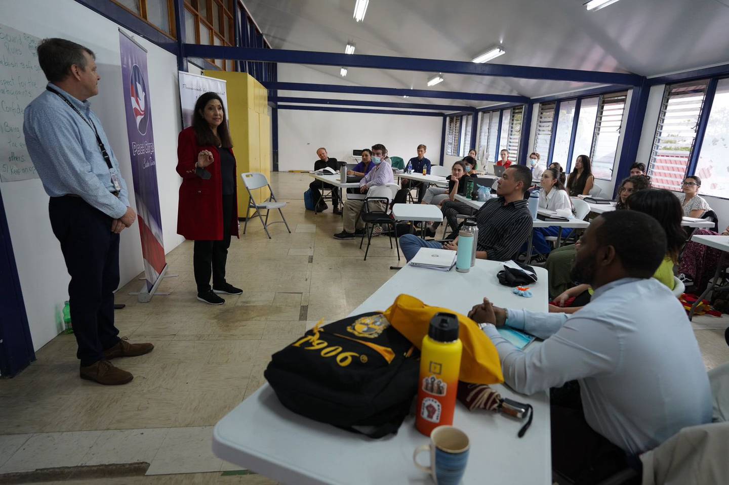 Voluntarios de los Cuerpos de Paz de EEUU enseñaran ingles a jóvenes y niños ticos