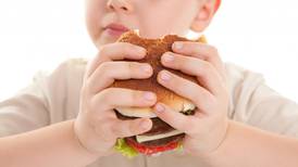 Prevenga la obesidad infantil en sus hijos con unos simples consejos