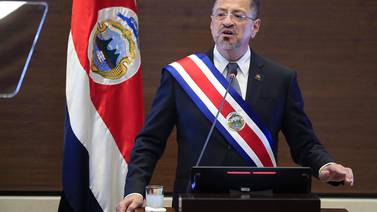 Expresidente de Costa Rica se le va con los tacos de frente a Rodrigo Chaves 