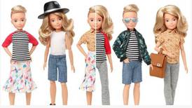 Mattel lanza línea de muñecos que se pueden vestir como hombre o mujer