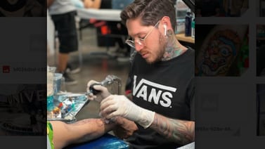 Tatuador tico Max Rodríguez rayó a uno de los primeros famosos de Internet
