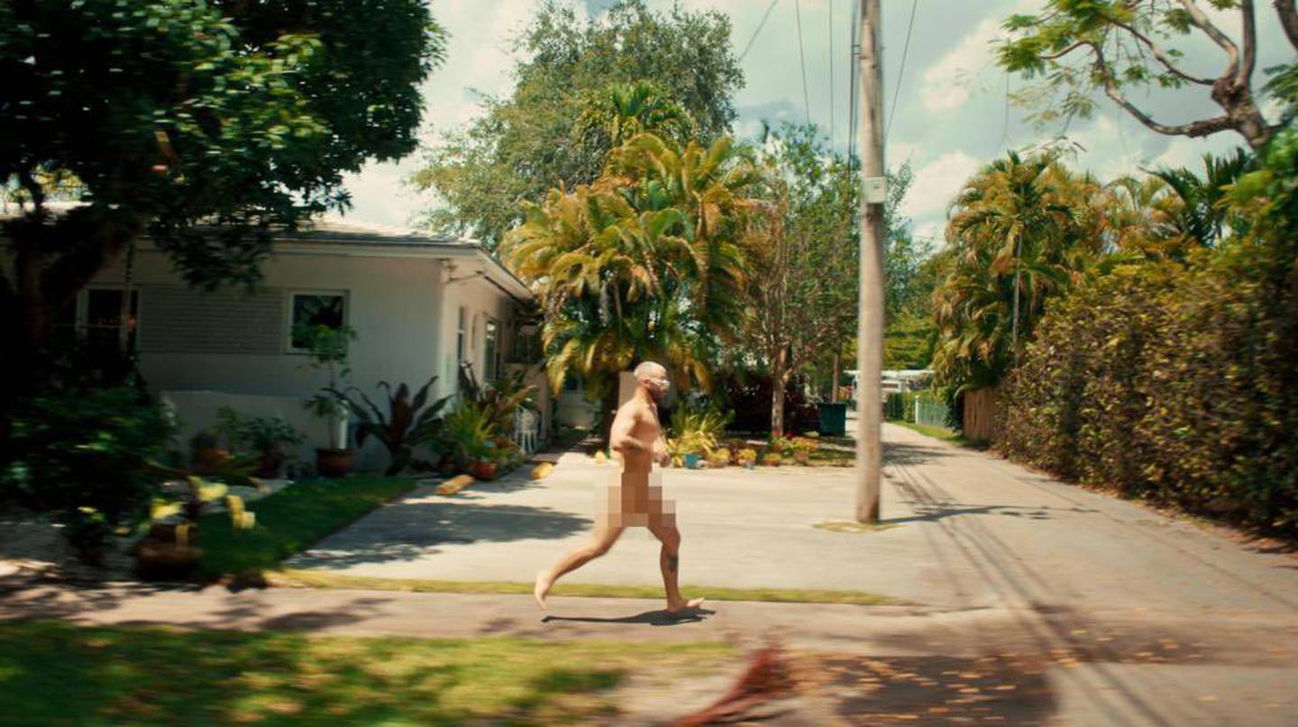 Captaron al cantante Manuel Turizo corriendo desnudo por las calles de Miami. Twitter.