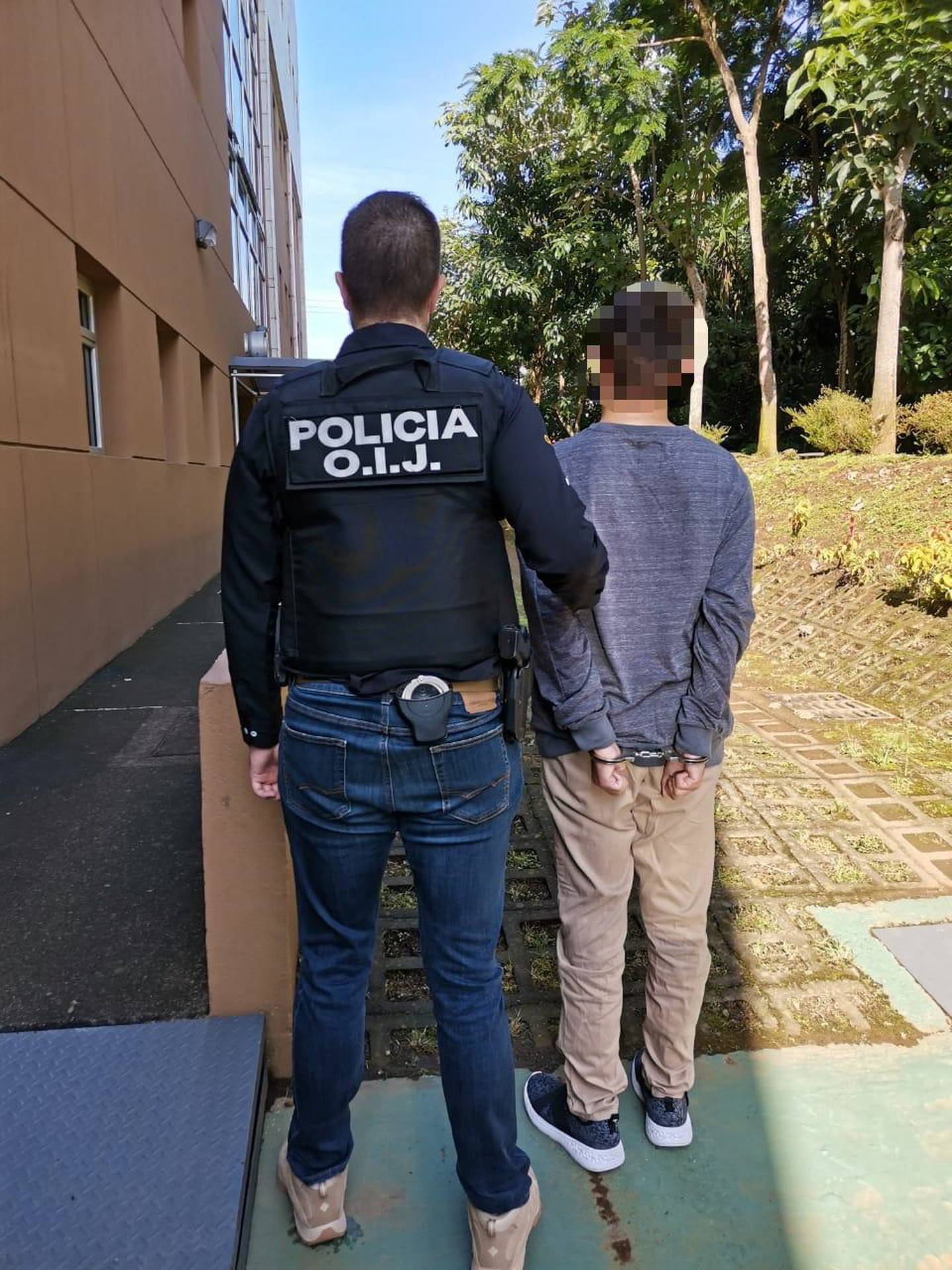Joven de apellido Hidalgo, de 18 años, es detenido como sospechoso de engañar a menor de 16 años para obtener fotos íntimas. Foto OIJ.