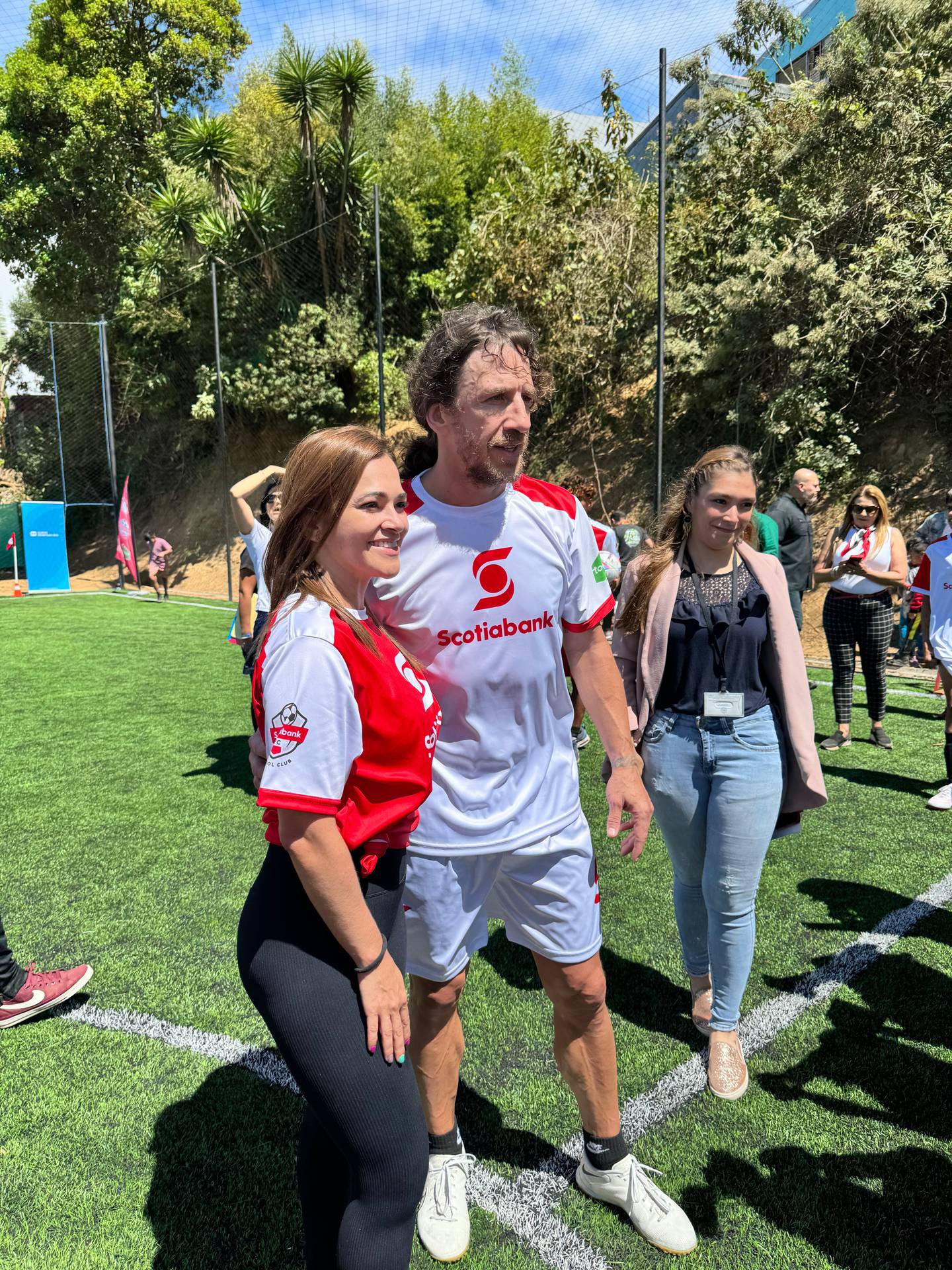 Visita Carles Puyol a Costa Rica