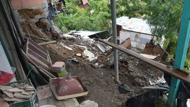 Abren albergue para 25 personas que se quedaron sin techo por deslizamiento en Alajuelita 