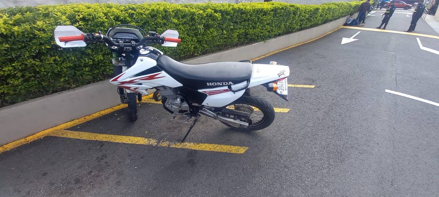 Moto robada en San Miguel de Desamparados y recuperada por el OIJ. Foto: OIJ