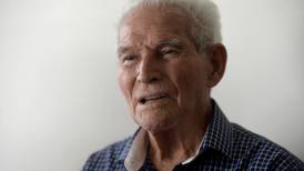 (Video) Abuelito que se graduó del cole a los 85 años:  “Me gustaría ser enfermero”