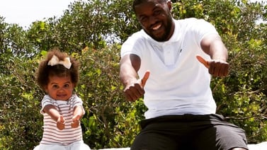 Rueda la bola: Joel Campbell hace debutar a su pequeña hija en redes sociales