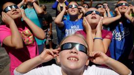 Siga estas recomendaciones si quiere disfrutar del eclipse solar de este sábado