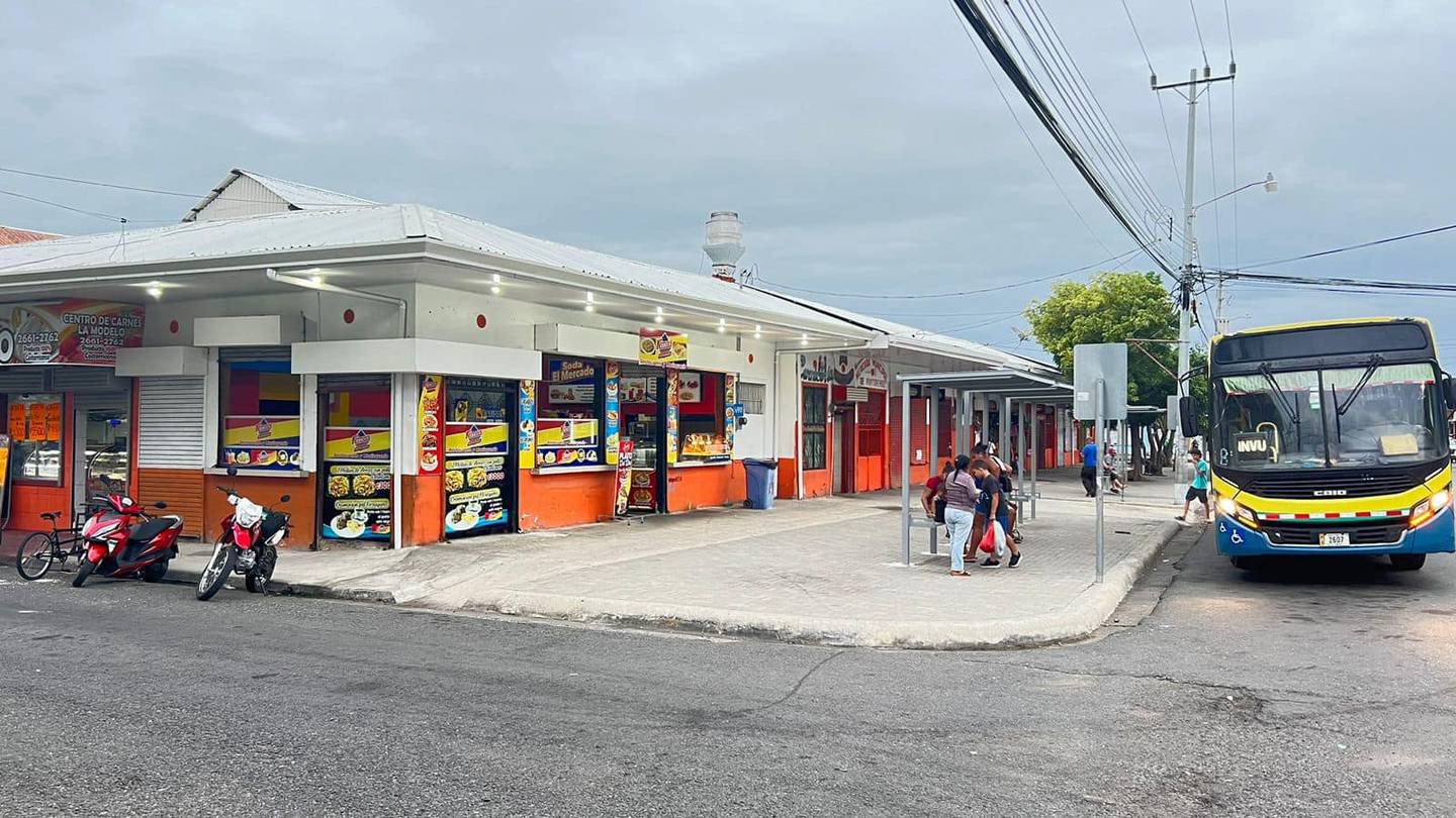 Alcalde de Puntarenas Wílber madriz presentó plan remedial al Ministerio de Salud para evitar el cierre del mercado.