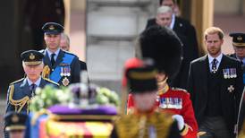 Seguir el féretro de Isabell II hizo al Príncipe Guillermo revivir el duro funeral de su madre, Diana