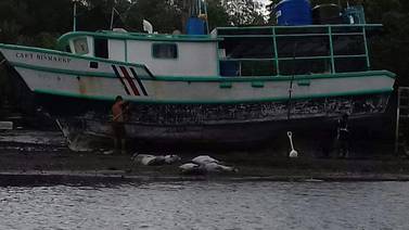 Tres pescadores están a la deriva desde hace ocho días por culpa de un rayo