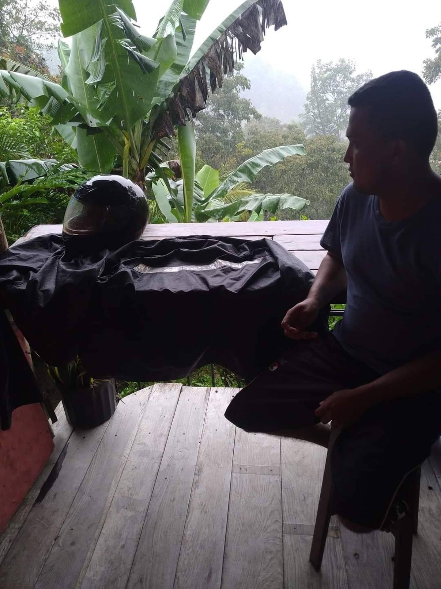 Minor Pérez, joven que perdió su motocicleta en medio de inundación en Parrita. Foto cortesía.